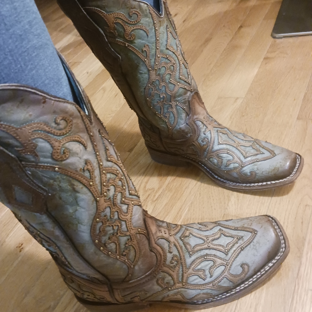 Corral boots
